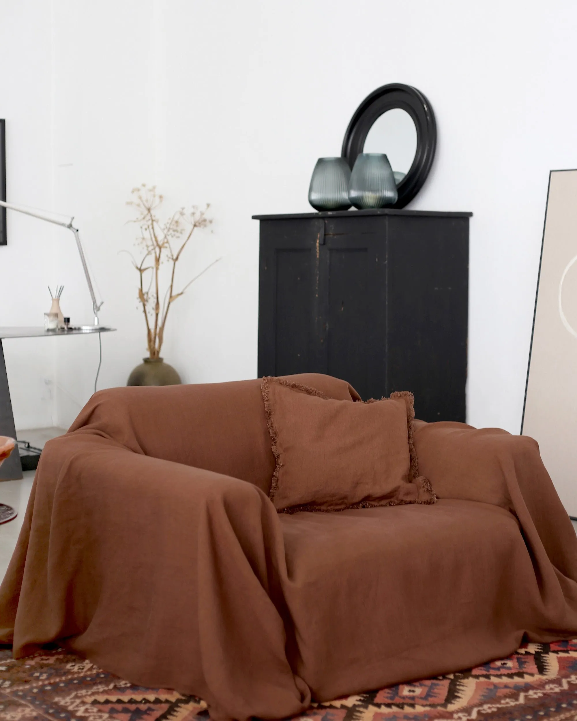 Heavyweight linen deco pillow in Chocolate brown