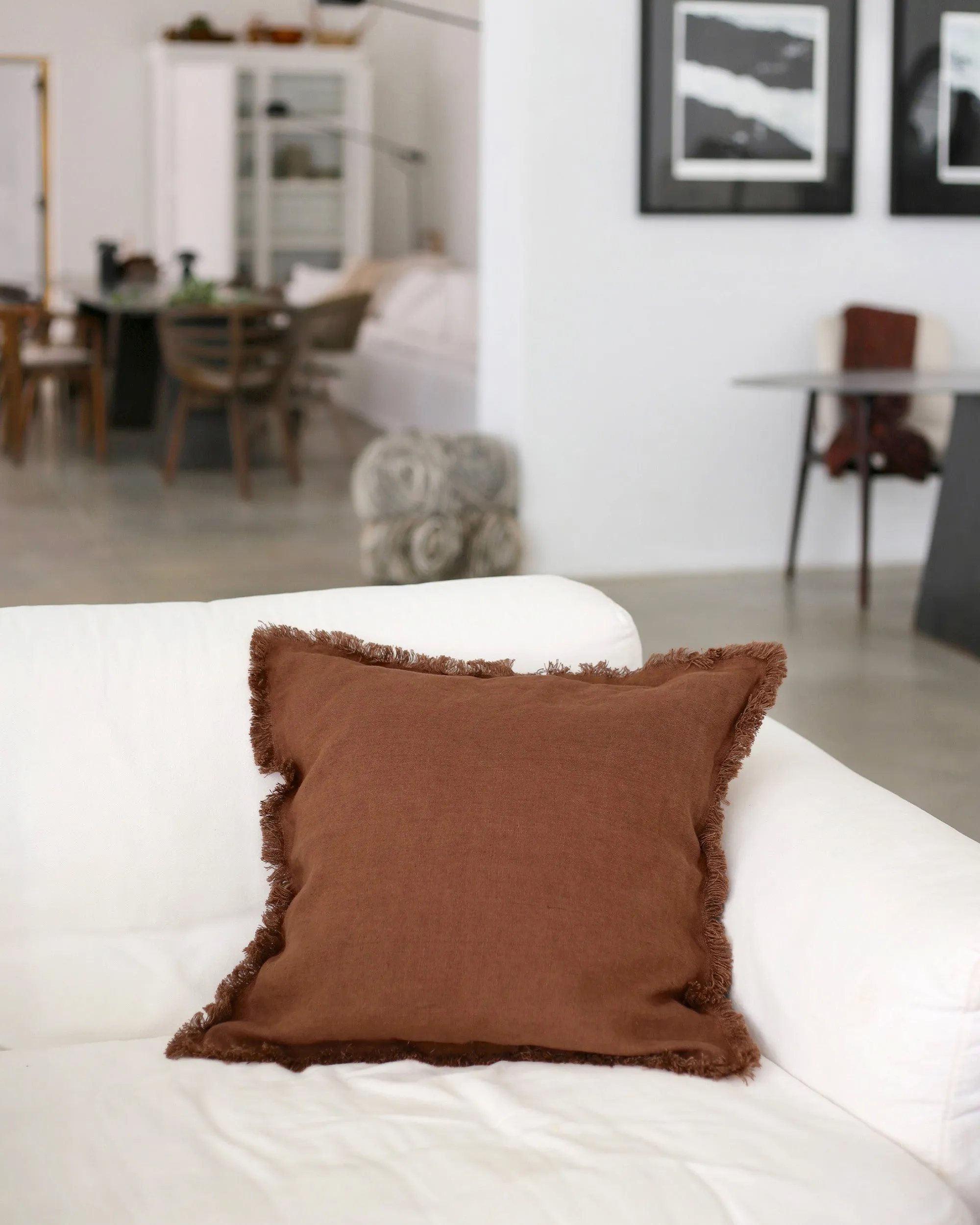 Heavyweight linen deco pillow in Chocolate brown