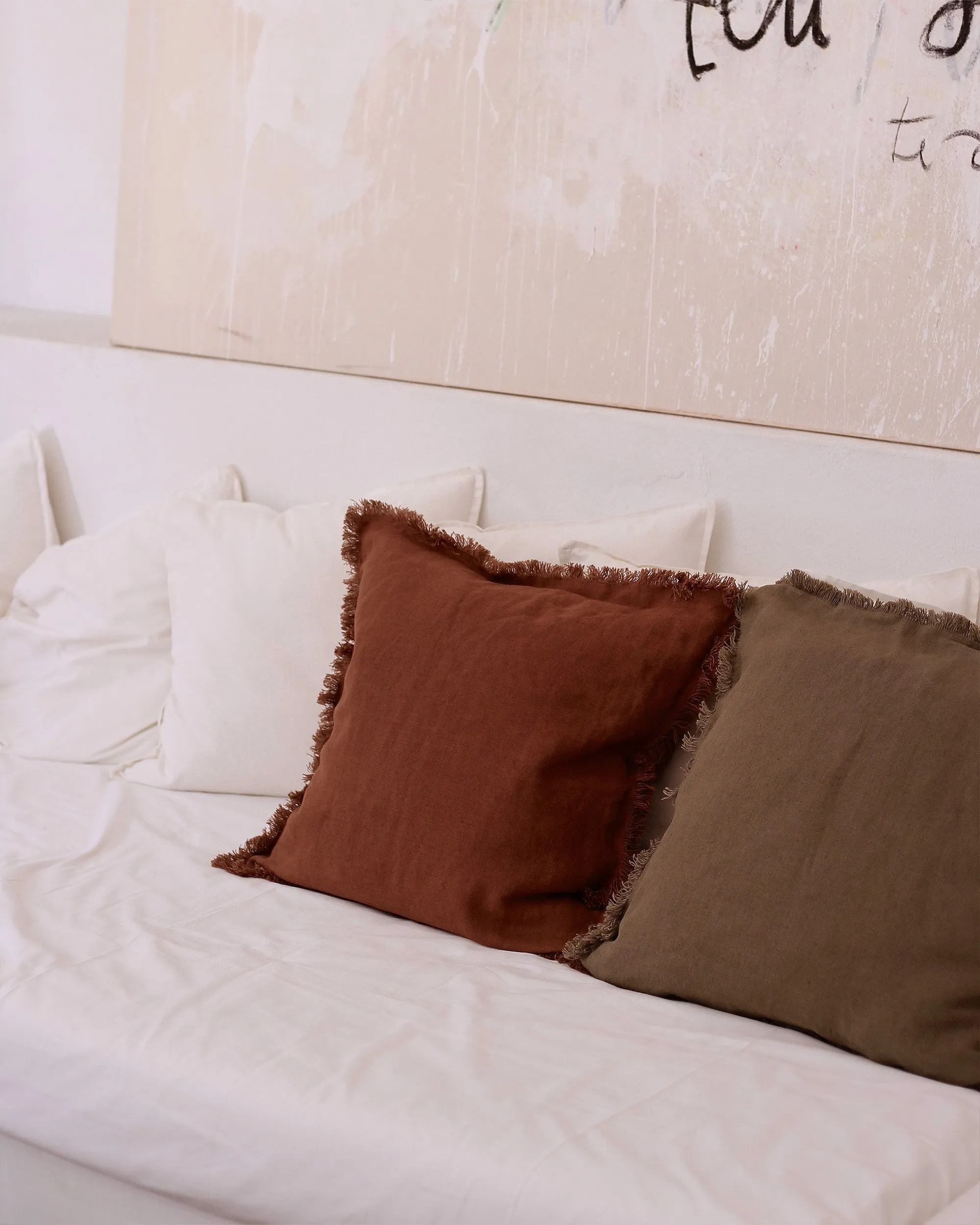 Heavyweight linen deco pillow in Chocolate brown
